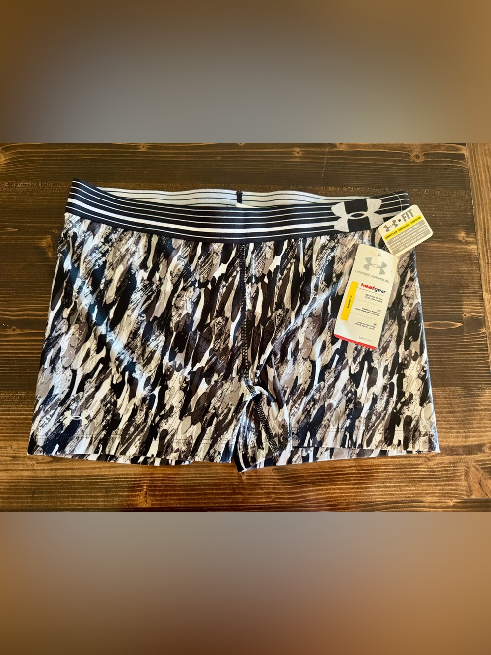 Under Armour Heat Gear Women’s Black & White Print Compression Shorts L